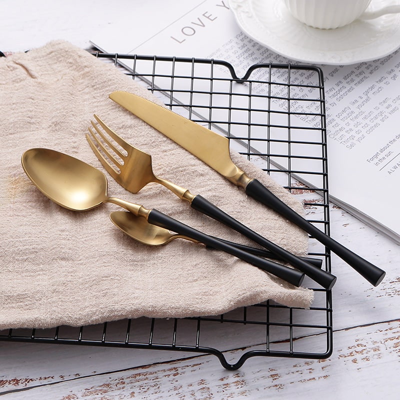 24-piece stainless steel cutlery set