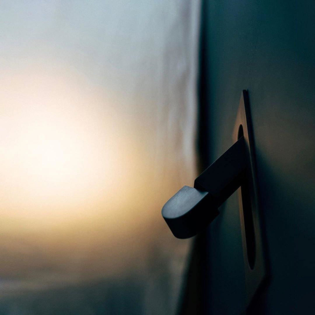 Recessed-Look Reading Wall Light | Swivel LED, 6 Finishes