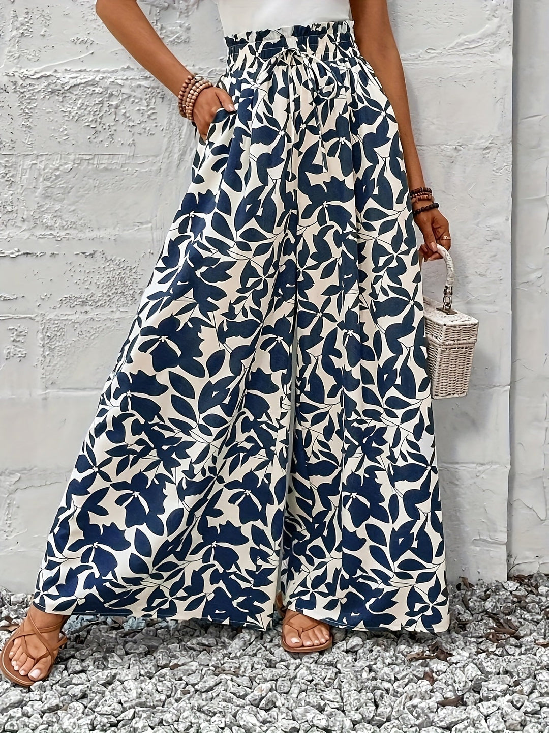 Women's Wide-Leg Everyday Trousers – image 6
