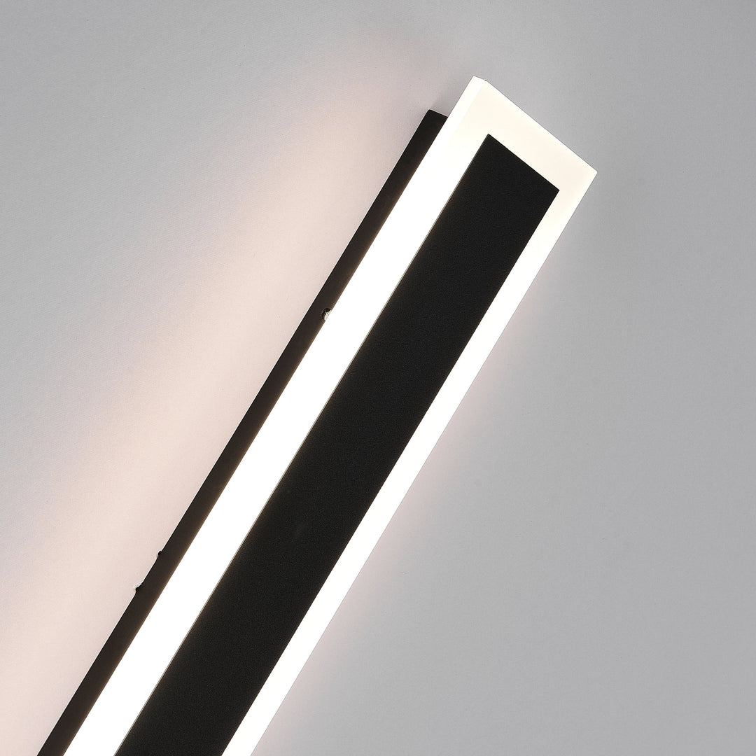 Virex Linear Outdoor Wall Lamp