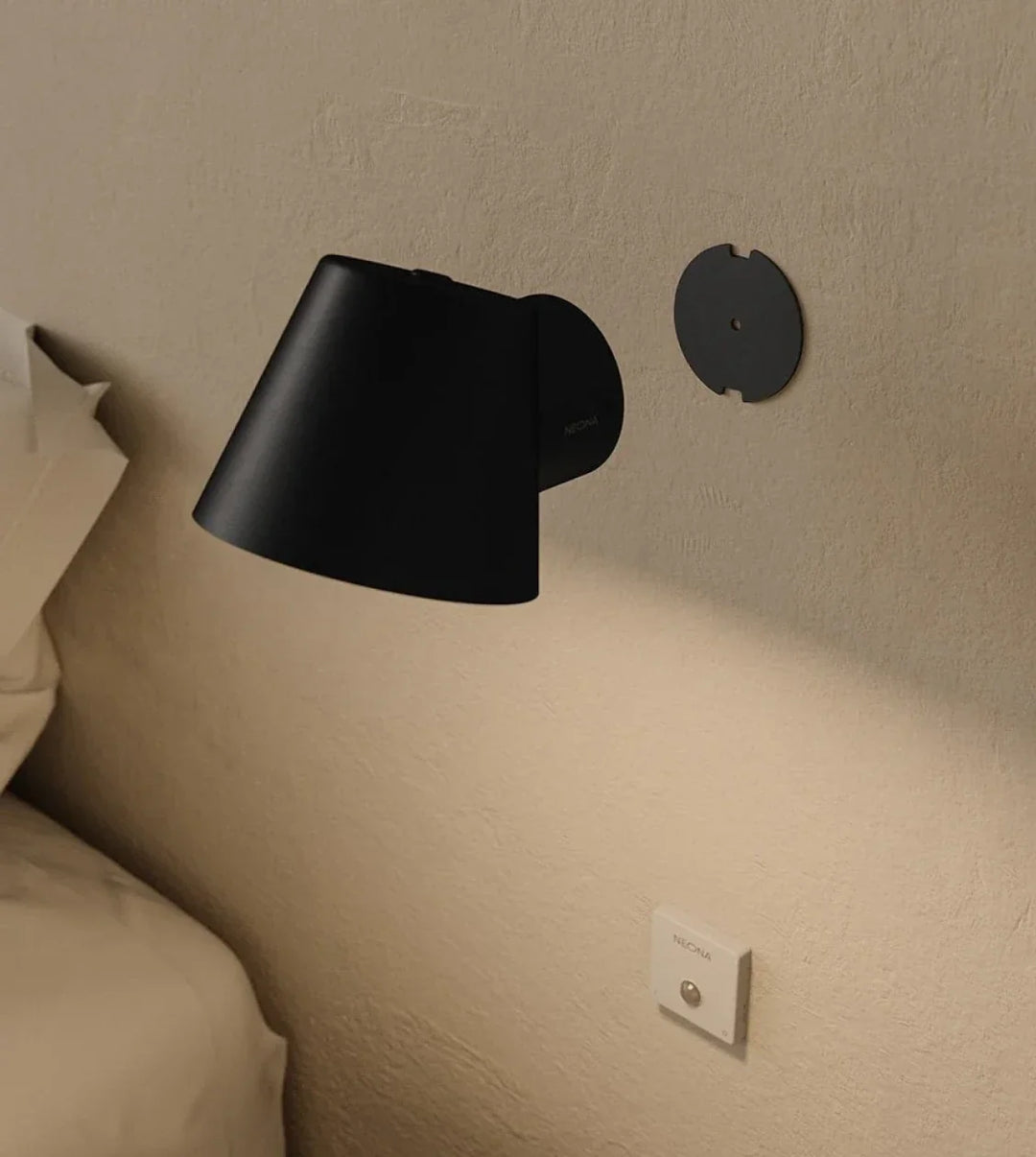 Gino Rechargeable Aluminium Wall Light – image 4