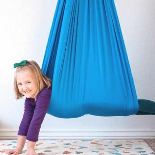 Kids' stretchy cocoon swing