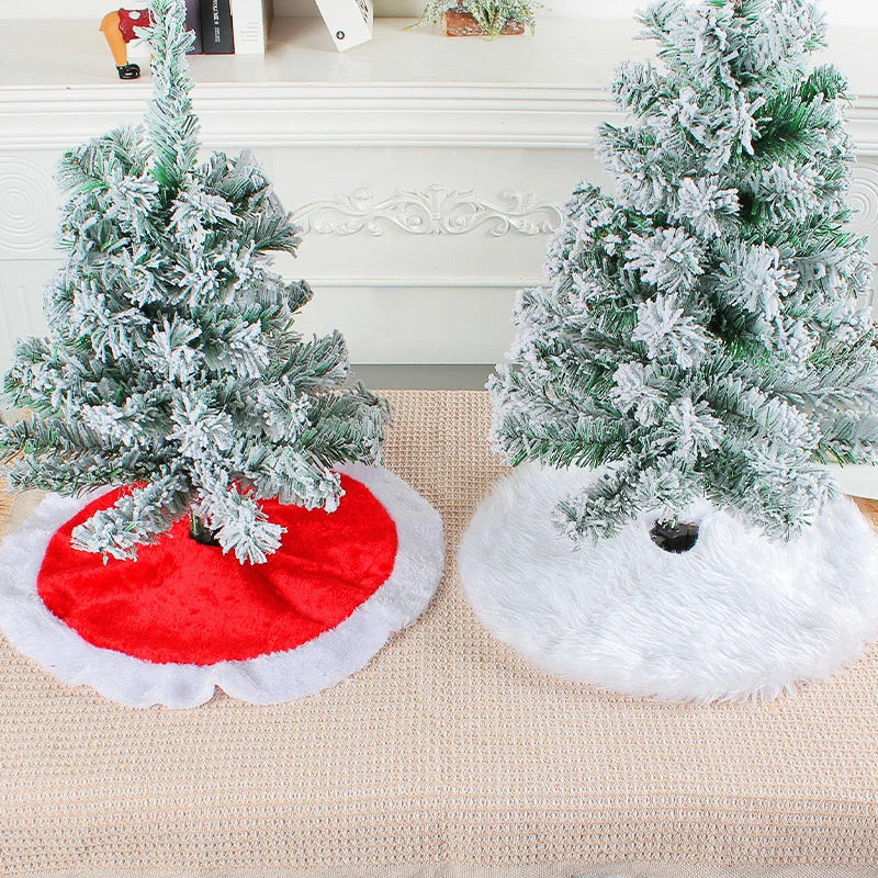 Mini faux fur Christmas tree skirt