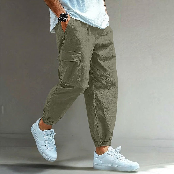 Men's Relaxed-Fit Cargo Everyday Trousers – image 4